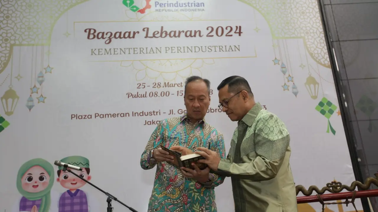 Meriahkan Ramadan, APP Group mewakafkan 2.000 Alquran ke Kementerian Perindustrian (Kemenperin) saat acara pembukaan Bazaar Lebaran 2024 yang diselenggarakan di Plaza Pameran Industri, Kantor Kemenperin.