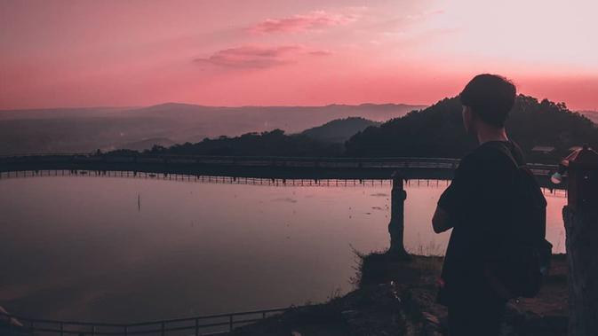 Embung Nglanggeran, Patuk, Gunungkidul, Yogyakarta. (dok. Instagram @_tedyseiha/https://www.instagram.com/p/BomvvJKngq-/?utm_source=ig_web_copy_link/Asnida Riani)