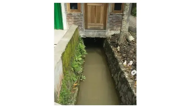 Bangunan Absurd  (Sumber: Instagram/@lupa_bapak)