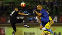 Persib Bandung menghadapi Mitra Kukar pada 8 besar Piala Presiden 2017 di Stadion Manahan, Solo. (Liputan6.com/Helmi Fithriansyah)