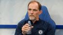 Thomas Tuchel dipecat dari Chelsea pada awal musim 2022/2023. Performa buruk The Blues menjadi alasannya. Posisinya kini digantikan oleh Graham Potter yang pada akhir-akhir ini juga sering menuai hasil buruk bersama Chelsea. Selama 1,5 tahun di Stamford Bridge, Tuchel berhasil membawa pulang berbagai gelar bergengsi, termasuk gelar juara Liga Champions dan Piala Dunia Antarklub. Pria 49 tahun itu saat ini sedang tak menukangi klub manapun per Januari 2023. Namun, Tuchel sepertinya tak akan kesulitan mencari pelabuhan baru dalam waktu dekat. (AFP/Denis Lovrovic)