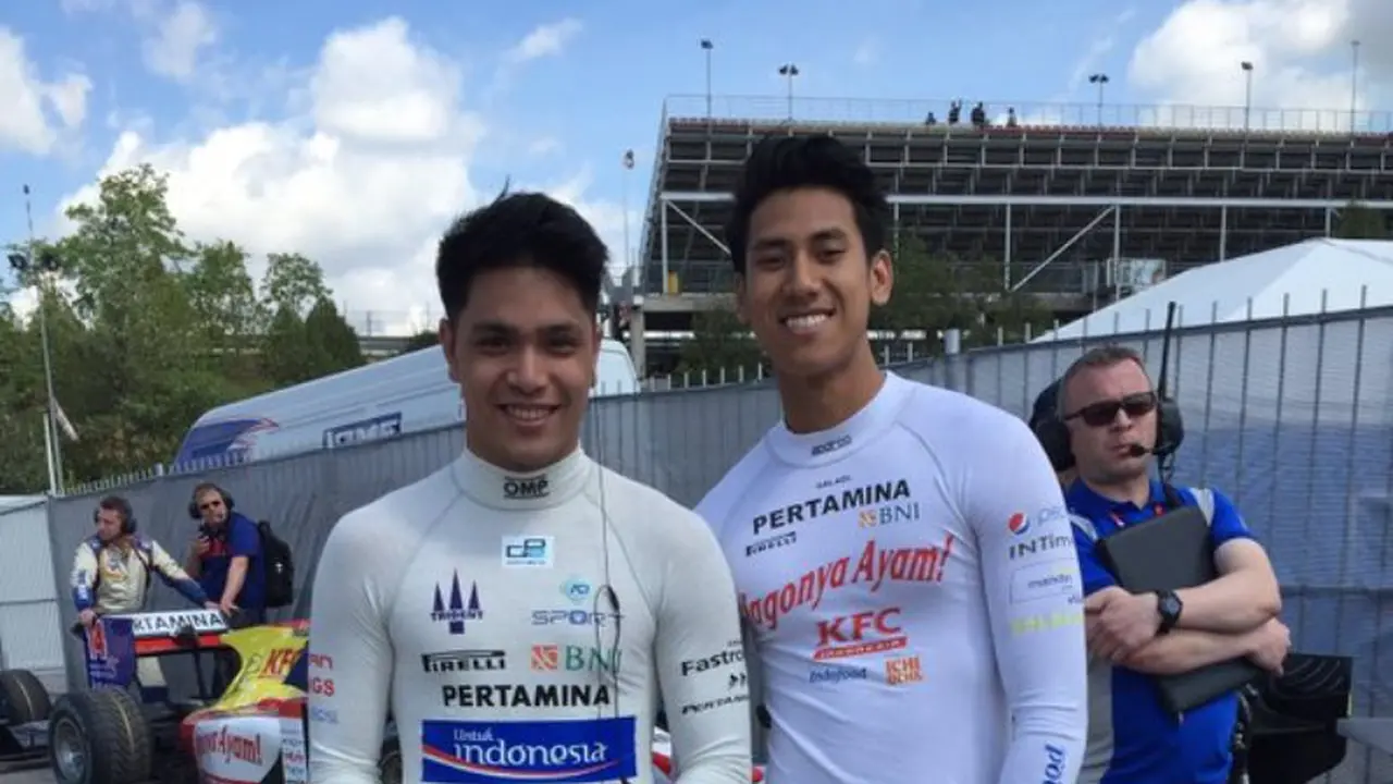 Philo Paz Armand dan Sean Gelael (kanan).