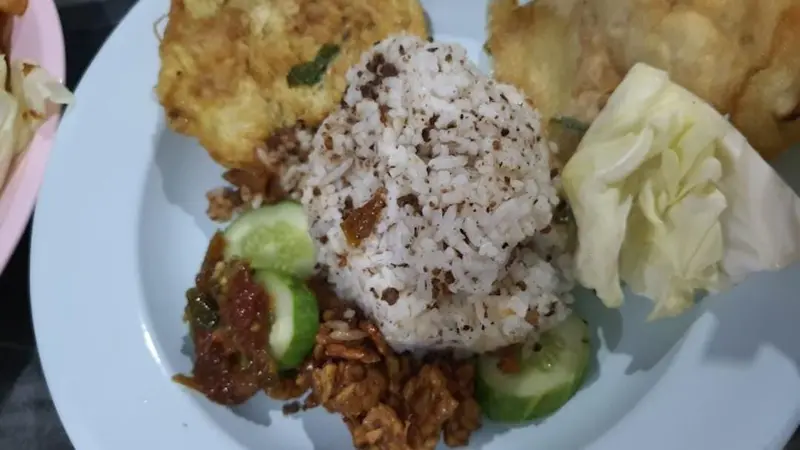Menikmati Nasi Tutug Oncom khas Tasikmalaya Populer di Cirebon