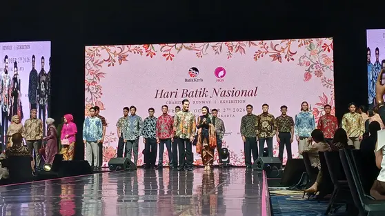 Hari Batik Nasional, 6 Desainer Indonesia Sulap Batik Jadi Busana Modern untuk Charity