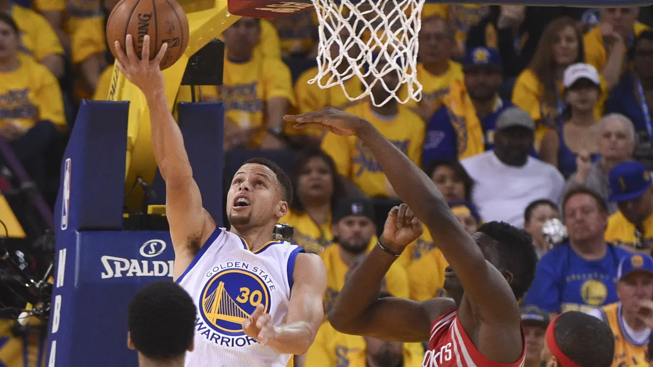 Curry Cedera Lawan Rockets