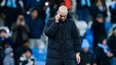 Pelatih Manchester City, Pep Guardiola, tertunduk lesu setelah ditahan imbang Brighton & Hove Albion pada laga Liga Inggris di Etihad Stadium, Kamis, 8 Januari 2026. (AP Photo/Dave Thompson)