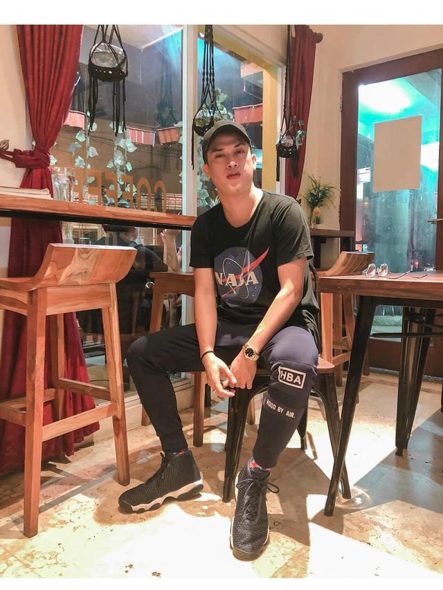 6 Potret Terbaru Rijja Abbas Pelantun ‘Butiran Debu’ yang Bikin Pangling