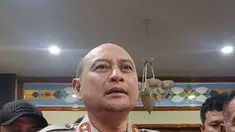 Bobotoh diminta tidak datang ke Stadion GBK saat Persib Bandung menghadapi Persija Jakarta. Kapolda Jawa Barat dan Manajer Persib menyampaikan pesan khusus agar suporter tetap memberikan dukungan dari Bandung demi menjaga keamanan dan ketertiban pert...