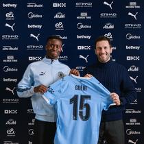 Marc Guehi resmi bergabung dengan Manchester City. (Dok. Man City)