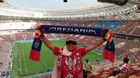 Seorang Aremania, Harie Pandiono, datang ke Rusia untuk menyaksikan secara langsung Piala Dunia 2018. (dok. Istimewa)
