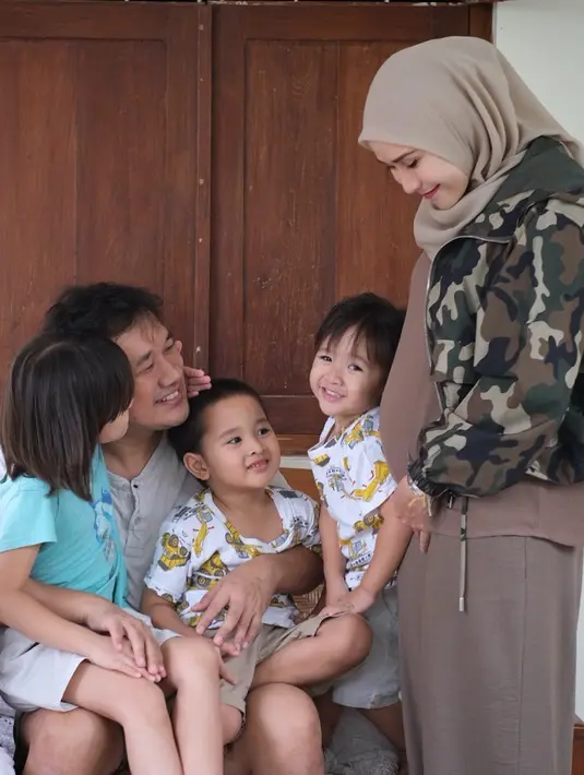 Ibu hamil yang satu ini pun menyampaikan ucapan terimakasih kepada semua orang yang telah memberikannya selamat dan juga doa. Zaskia mengaku terharu dengan kebaikan orang-orang terhadap dirinya. (Instagram/zaskiadymecca)
