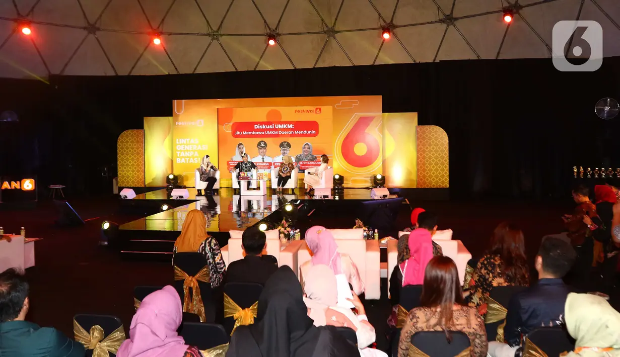 Suasana sharing session dengan tema "Jitu Membawa UMKM Daerah Mendunia" dalam Festival 6 di Jakarta, Sabtu (8/7/2023). (Liputan6.com/Angga Yuniar)