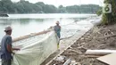 Pekerja beraktivitas di pembangunan proyek revitalisasi Waduk Sunter Barat, Jakarta, Jumat (6/12/2019). Pemprov DKI Jakarta melakukan revitalisasi Danau Sunter untuk menjadikan wilayah tersebut kawasan wisata. (Liputan6.com/Immanuel Antonius)