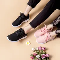 ilustrasi sepatu/Photo by Bella Zhong from Pexels
