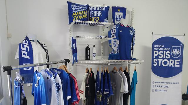 Salah satu store resmi PSIS Semarang yang berada di Stadion Citarum, Semarang.
