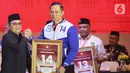 Ketua Umum Partai Demokrat Agus Harimurti Yudhyono (AHY) menerima nomor urut di gedung KPU, Jakarta, Rabu (14/12/2022). Komisi Pemilihan Umum (KPU) menggelar acara pengundian dan penetapan nomor urut partai politik peserta Pemilu 2024. 17 partai politik yang lolos menjadi peserta Pemilu 2024 pun telah mendapatkan nomor urutnya masing-masing. (Liputan6.com/Herman Zakharia)