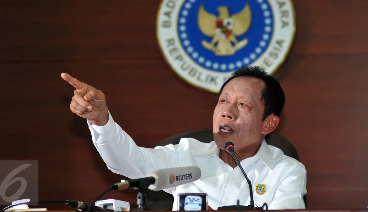 Kepala Badan Intelijen Negara (BIN) Sutiyoso menggelar konferensi pers pasca Ledakan di Kawasan Thamrin, Jakarta, Jumat (15/1/2016). Sutiyoso meminta agar kewenangan BIN ditambah. (Liputan6.com/Yoppy Renato)