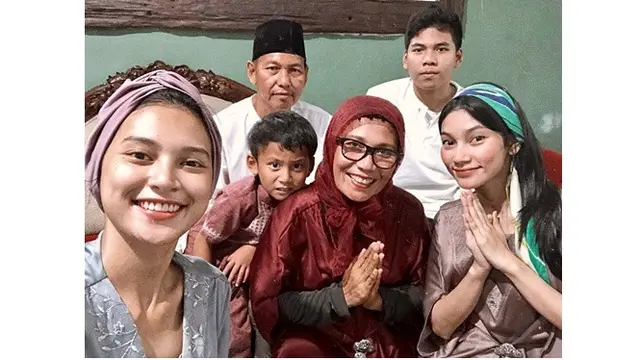 Hubungannya Tak Direstui, Ini 6 Momen Kebersamaan Indah Permatasari dan Ibunya