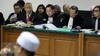 Terdakwa kasus dugaan tindak pidana korupsi suap Majelis Hakim dan Panitera PTUN Medan OC Kaligis mendengarkan keterangan saksi saat sidang lanjutan dengan agenda pemeriksaan saksi di Pengadilan Tipikor, Jakarta, Senin (28/9). (Liputan6.com/Faizal Fanani)