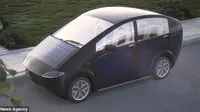 Sono Motors asal Munich, Jerman, berhasil membuat prototipe mobil yang energinya berasal dari sinar matahari bernama Sion.