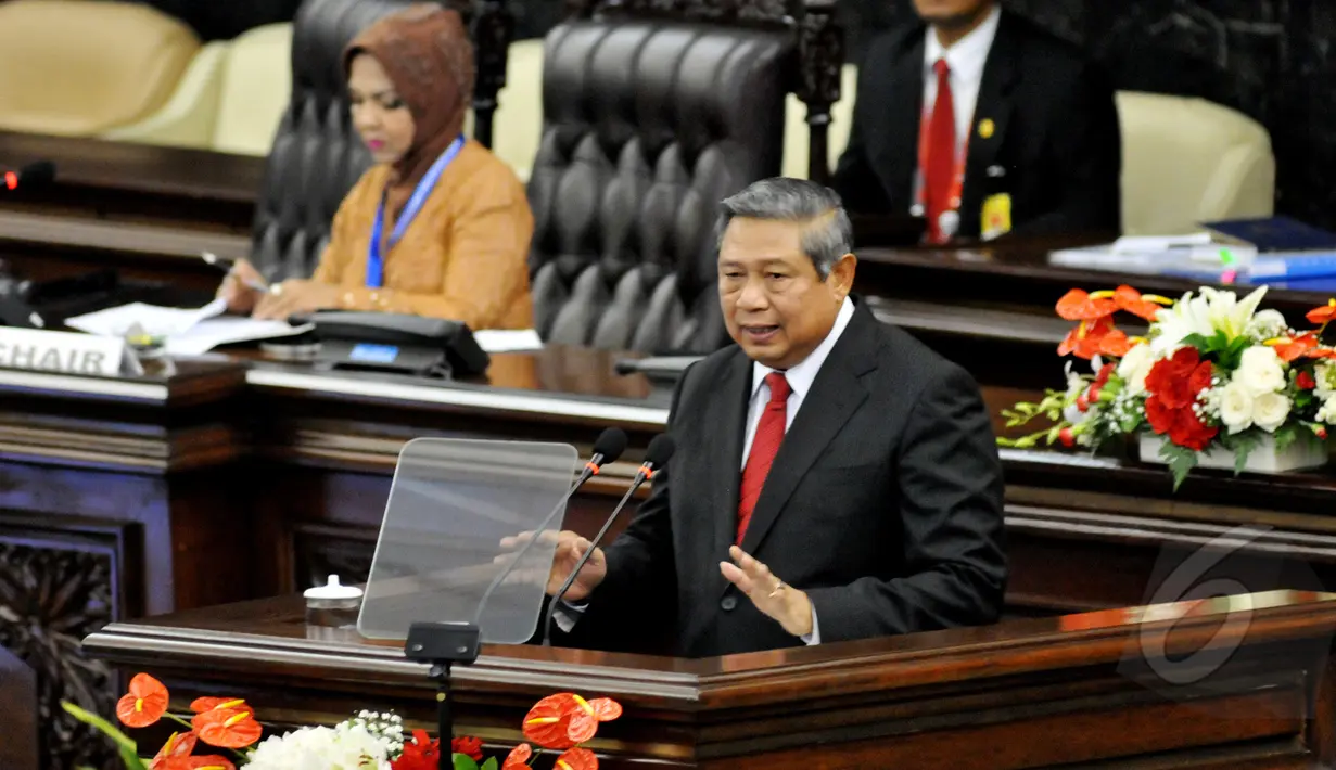 Presiden RI ke-6 sekaligus Chair of Global Green Growth Institute Susilo Bambang Yudhoyono berpidato pada Konferensi Parlemen Asia Afrika, Jakarta, Kamis (23/04/2015). SBY berharap Asia-Afrika terbebas dari kemiskinan. (Liputan6.com/Andrian M Tunay)
