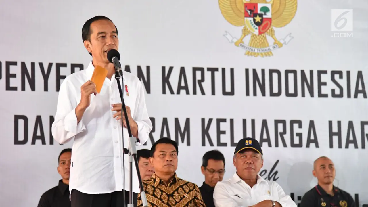 Kunjungan Kerja ke Palembang, Jokowi Bagikan 1.700 KIP dan 994 PKH