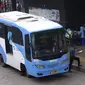 Bus Transjakarta terlihat di kawasan Stasiun Tanah Abang, Jakarta, Kamis (7/1/2021). Pemerintah melakukan pembatasan kapasitas dan operasional transportasi umum seiring diterapkannya kebijakan Pembatasan Kegiatan Masyarakat (PKM) pada 11-25 Januari 2021 di Jawa dan Bali. (Liputan6.com/Angga Yuniar)