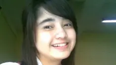 Internet belum sepopuler sekarang, netizen kelahiran tahun 90an menyebut jika melihat cewek cantik seperti Tirani adalah momen yang langka. Oleh karenanya tak heran jika foto Tirani sering disalahgunakan untuk dijadikan sebagai foto profil media sosial saat itu, salah satunya adalah Facebook. Meski sudah 15 tahun berlalu, anak kelahiran 90an tentunya ingat foto-foto lawas Tirani yang sering dijadikan foto profil. (Liputan6.com/Twitter/@rndy11)