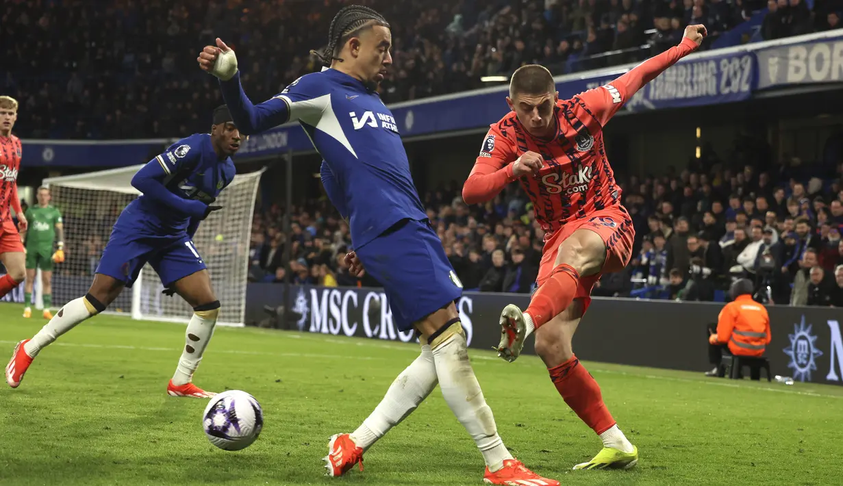 Sedangkan, Everton ada di urutan ke-16 dengan 27 poin dan masih berada dalam ancaman degradasi. (AP Photo/Ian Walton)