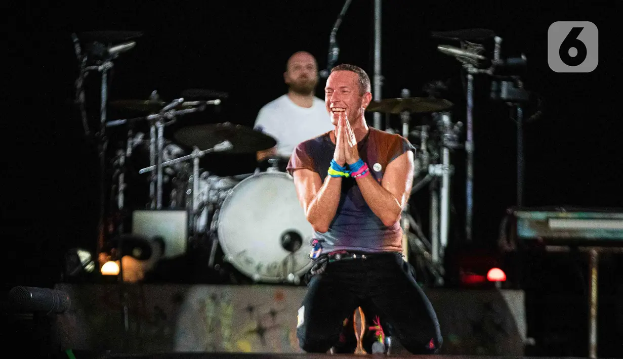 Selain lagu-lagu populer yang dibawakan, tata panggung Coldplay juga berkesan. (Liputan6.com/Faizal Fanani)