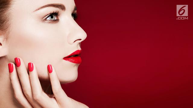 Kuteks atau cat kuku merah (iStockphoto)