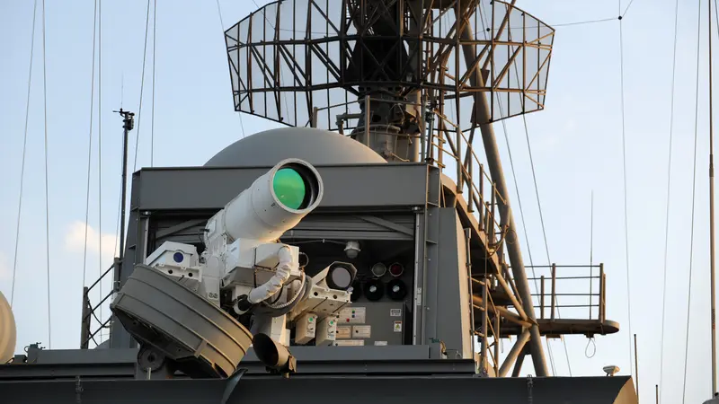Sistem persenjataan laser 'LaWS' AS di USS Ponce (US Navy/Wikimedia Commons)