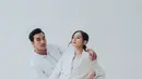 Melihat potret prewedding antara Ibrahim Risyad dan Salshabilla Adriani dalam balutan office look serba putih. [Foto: Instagram/ibrhmrsyd]