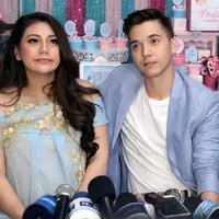 Celine Evangelista dan Stefan William kini tengah berbahagia menunggu kelahiran anak pertama mereka. Di usia kandungan yang telah mencapai 7 bulan, pasangan ini menggelar acara syukuran 7 bulanan. (Deki Prayoga/Bintang.com)