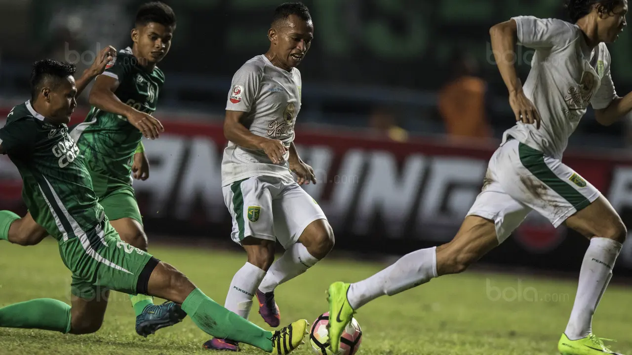 FOTO: Irfan Jaya, Pemain Terbaik yang Jadi Masa Depan Persebaya