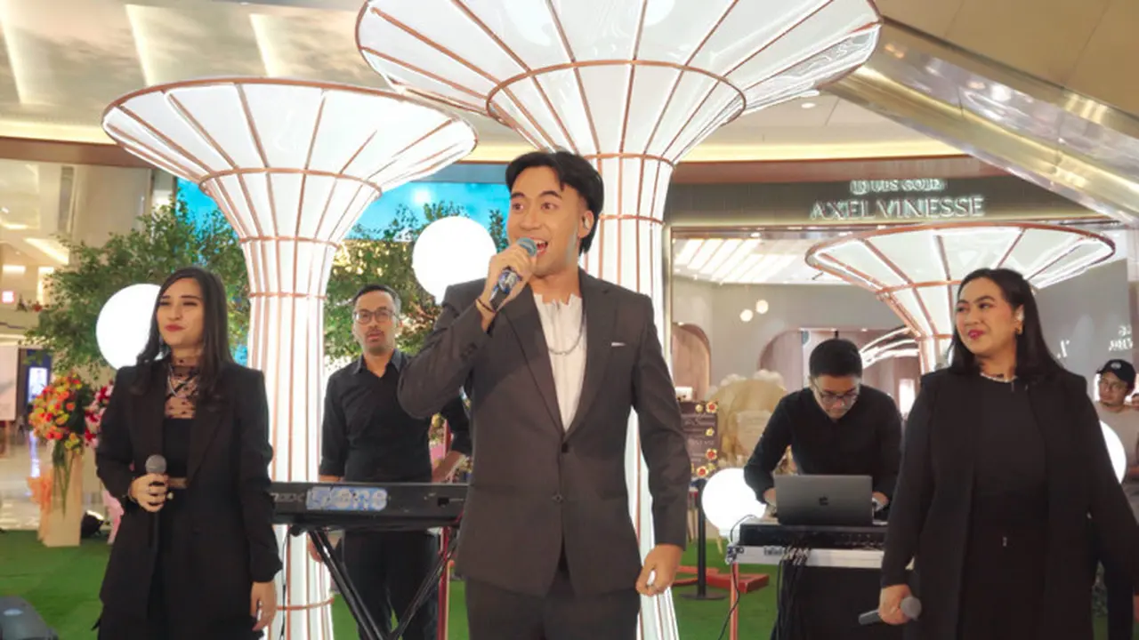 Perhiasaan pilihan Vidi Aldiano