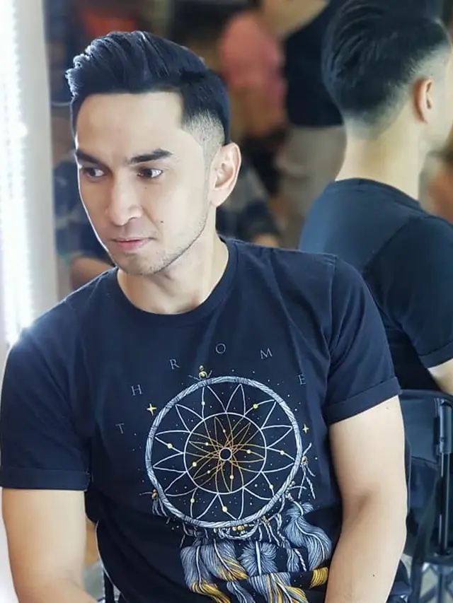 6 Potret Terbaru Amec Ex Drummer LYLA, Kini Jadi Aktor FTV