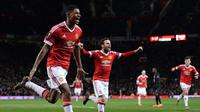 Striker muda Manchester United, Marcus Rashford, merayakan gol ke gawang FC Midtjylland pada leg kedua babak 32 besar Liga Europa di Old Trafford, Manchester, Jumat (26/2/2016) dini hari WIB. (AFP/Oli Scarff)