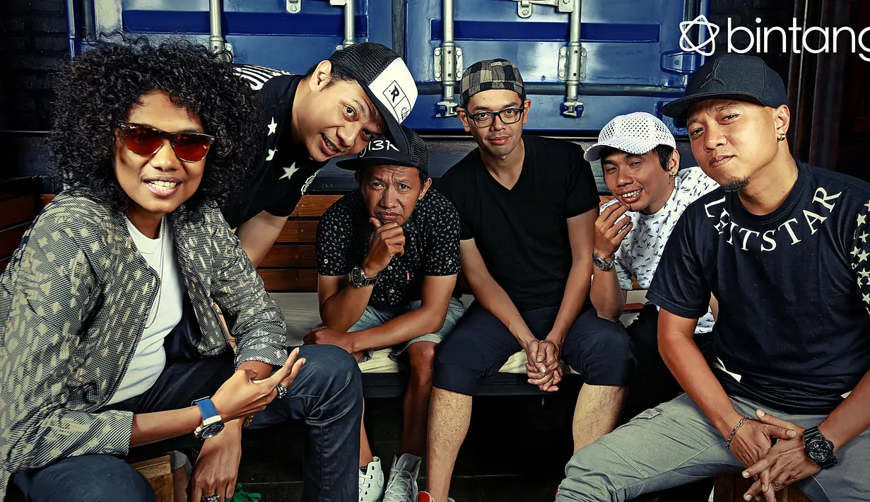 Bagi generasi tahun 90-an, pasti tidak asing dengan single 'Kau' ataupun 'MIRC' milik Paul dan kawan-kawan. Apalagi Paul yang mempunyai suara tinggi menjadi salah satu faktor grup ini diingat. (Andy Masela, Digital Imaging: Muhammad Iqbal /Bintang.com)