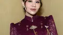 Di momen bahagia sahabatnya, Aaliyah pun tampil memukau dengan riasan yang diaplikasikan MUA favoritnya, Rossy Pramita. Kali ini sang MUA memilih nuansa coral di wajah Aaliyah. [@ochiipramita]