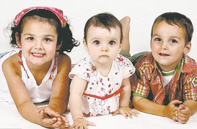 Anais, Laurie dan Loic, tiga bocah malang yang dibunuh ibunya sendiri | foto: copyright dailymail.co.uk