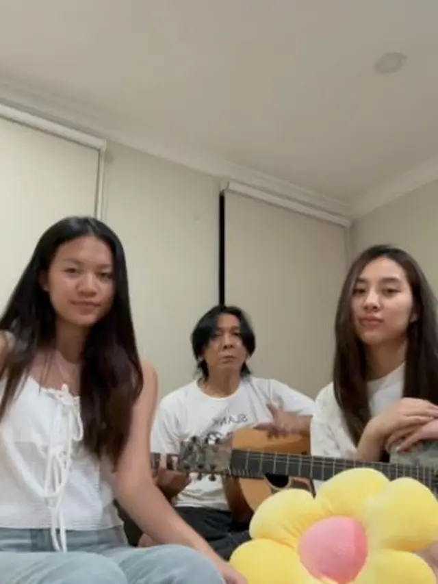 6 Potret Keakraban Bimbim Slank dan 2 Anak Gadisnya, Sebut Musik Dinasti
