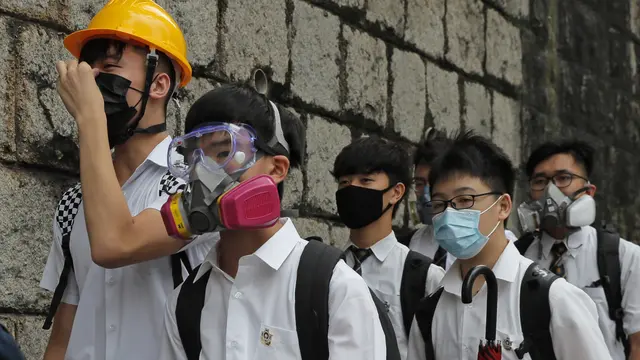 Ribuan Siswa Sekolah Turun ke Jalan Ikut Demo Hong Kong
