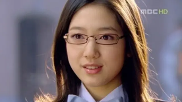 7 Transformasi Park Shin Hye dari Balita Hingga Jadi Ibu di Usia 32 Tahun
