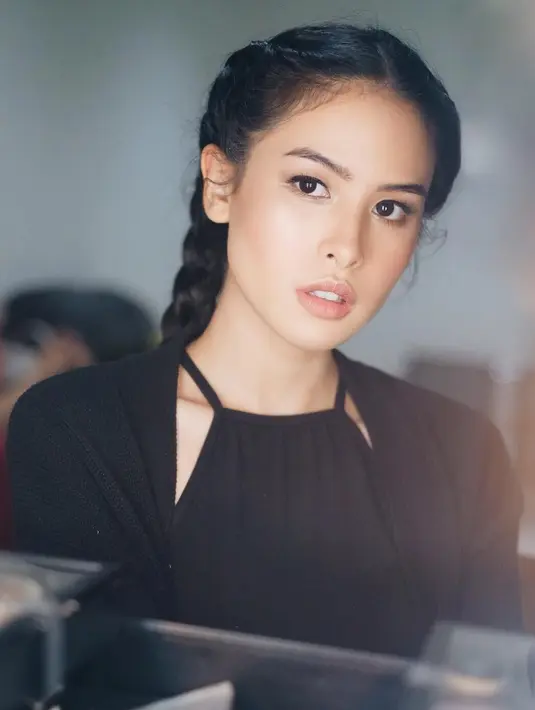 Dengan gaya rambut yang simple, terlihat bahwa Maudy juga anak yang supel dan sangat aktif bergerak. Coba lihat, kali ini tampilannya cantik banget dengan rambut kepangnya seperti ini. (Instagram/maudyayunda)