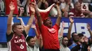Suporter timnas basket Latvia dan Kanada saat menyaksikan laga timnya melawan Kanada pada laga terakhir penyisihan Grup H FIBA World Cup 2023 di Indonesia Arena, Gelora Bung Karno, Jakarta, Selasa (29/8/2023). (Liputan6.com/Helmi Fithriansyah)