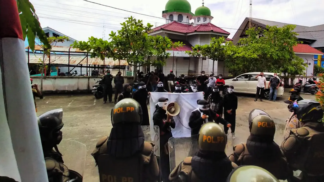 Aksi mendesak pengusutan kasus kekerasan seksual terhadap anak di Aceh Barat (Liputan6.com/Ist)