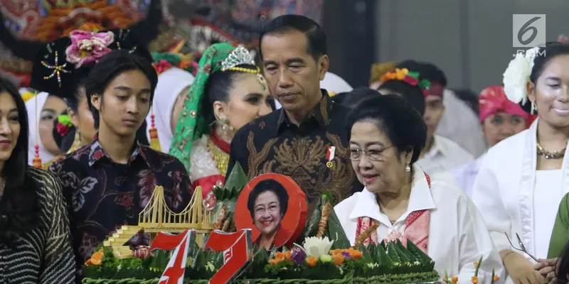 Rayakan HUT ke-72, Megawati Dihadiahi Buku The Brave Lady