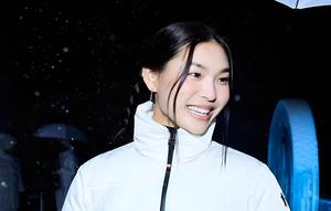 Legendary snowboarder Chloe Kim suffered a serious shoulder injury ahead of the 2026 Milan-Cortina Olympics. Here are the details of the injury and a complete profile of the two-time Olympic gold medalist.