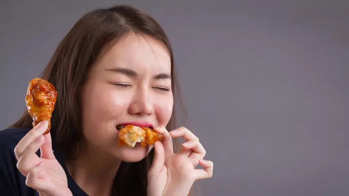 Menyantap Makanan Panas